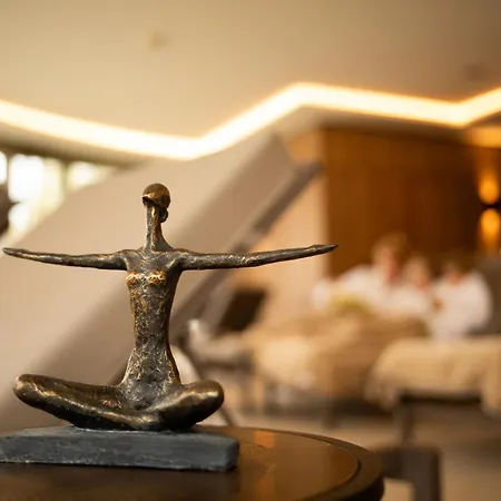 فندق إليزابيث، 4 ستيرن سوبيريور