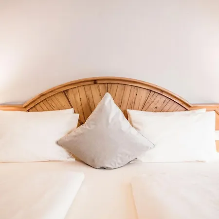 فندق إليزابيث، 4 ستيرن سوبيريور