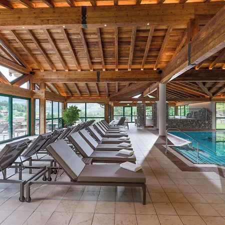 فندق إليزابيث، 4 ستيرن سوبيريور 4*